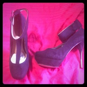 Purple stiletto shoes